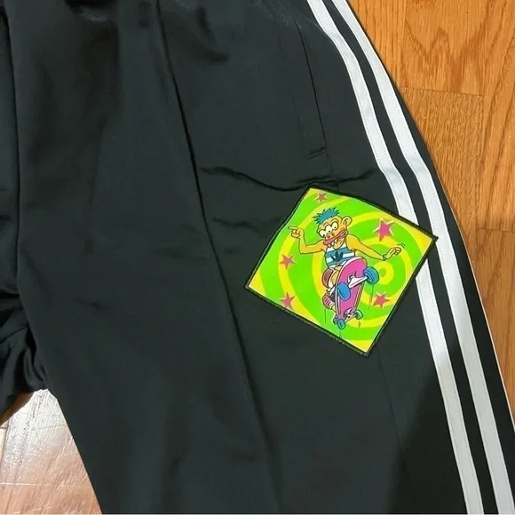 JEREMY SCOTT X ADIDAS limited track pants with cartoon patches. Nwt 90s cartoons
